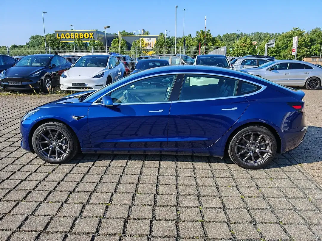 Tesla Model 3 - Thumbnail 14