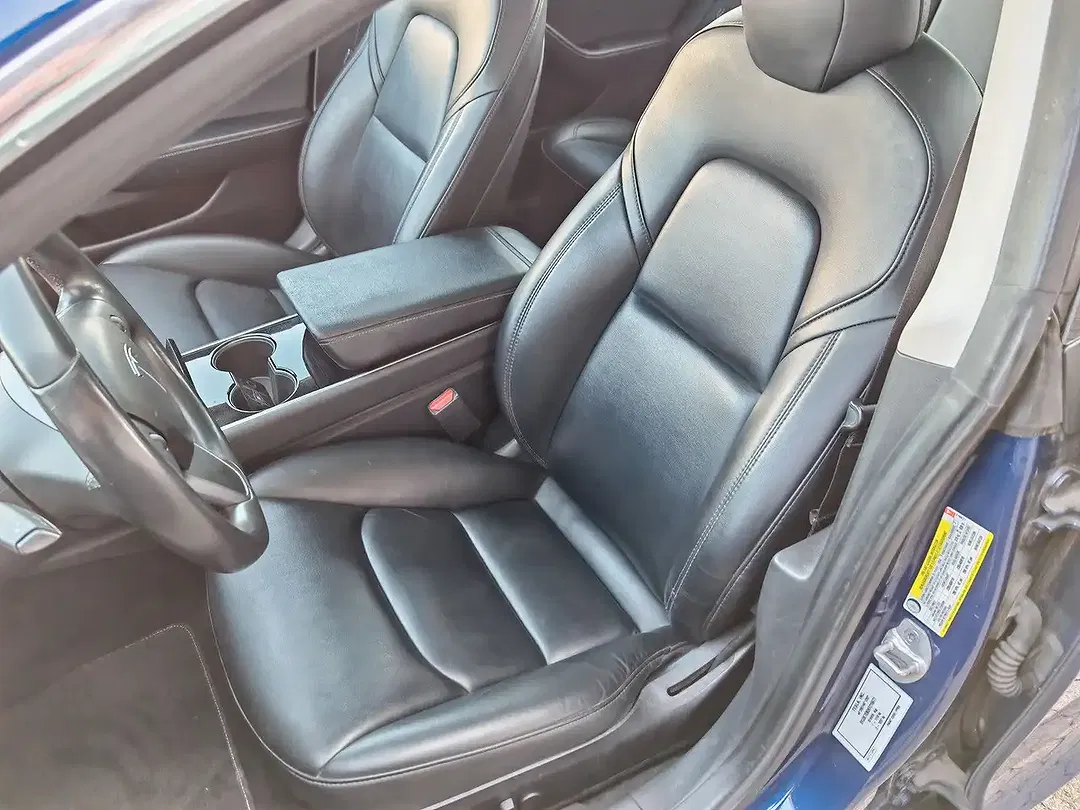 Tesla Model 3 - Thumbnail 5