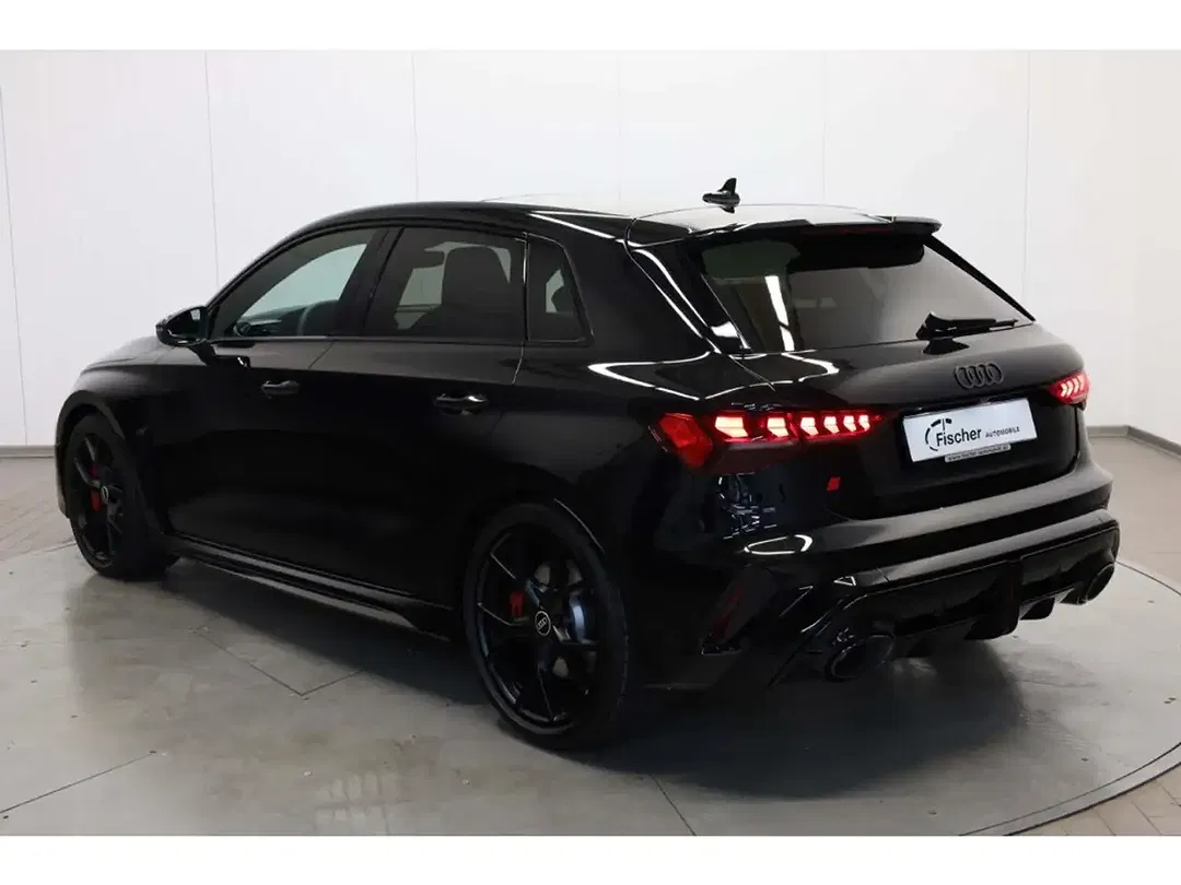 Audi RS3 - Thumbnail 3