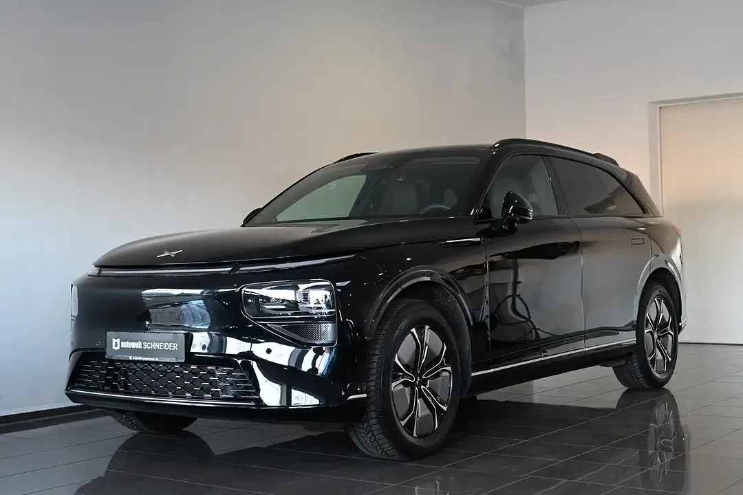 Xpeng G9 - Thumbnail 18