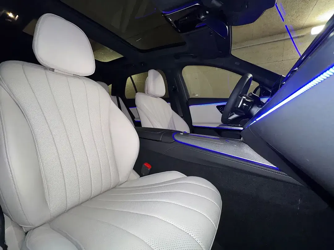 Mercedes-Benz E 220 - Thumbnail 23