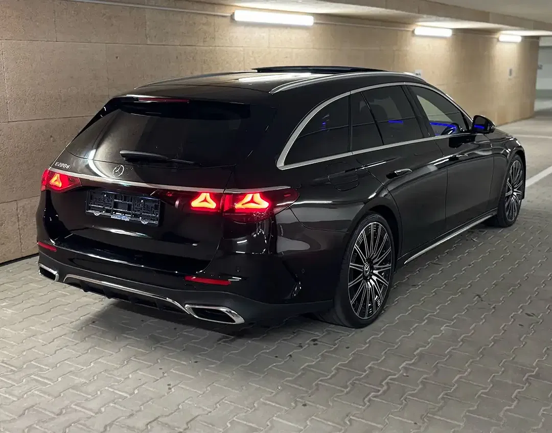 Mercedes-Benz E 220 - Thumbnail 3