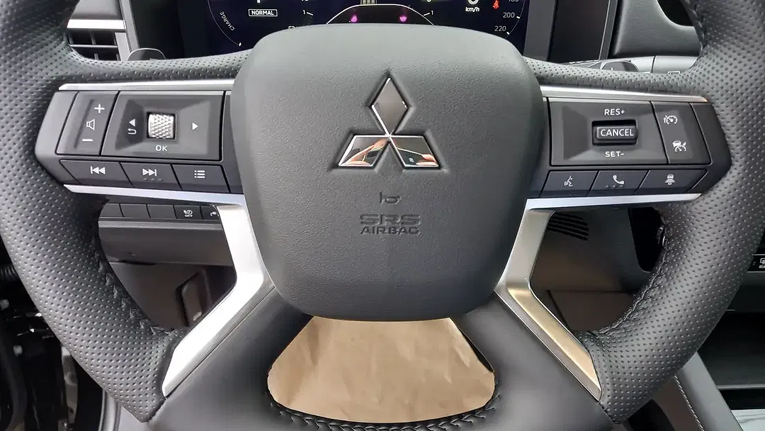 Mitsubishi Outlander - Thumbnail 15