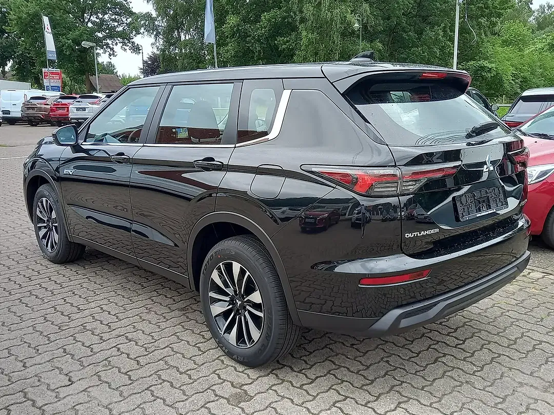 Mitsubishi Outlander - Thumbnail 2