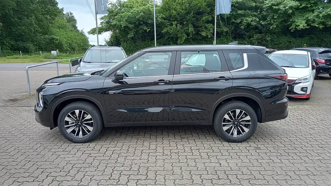 Mitsubishi Outlander - Thumbnail 3