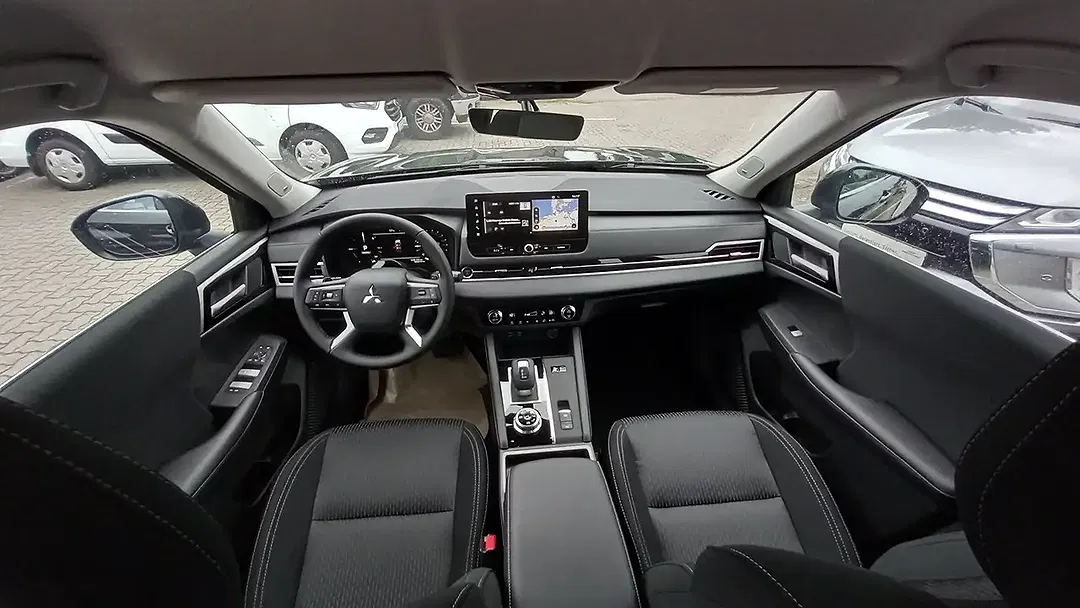 Mitsubishi Outlander - Thumbnail 4