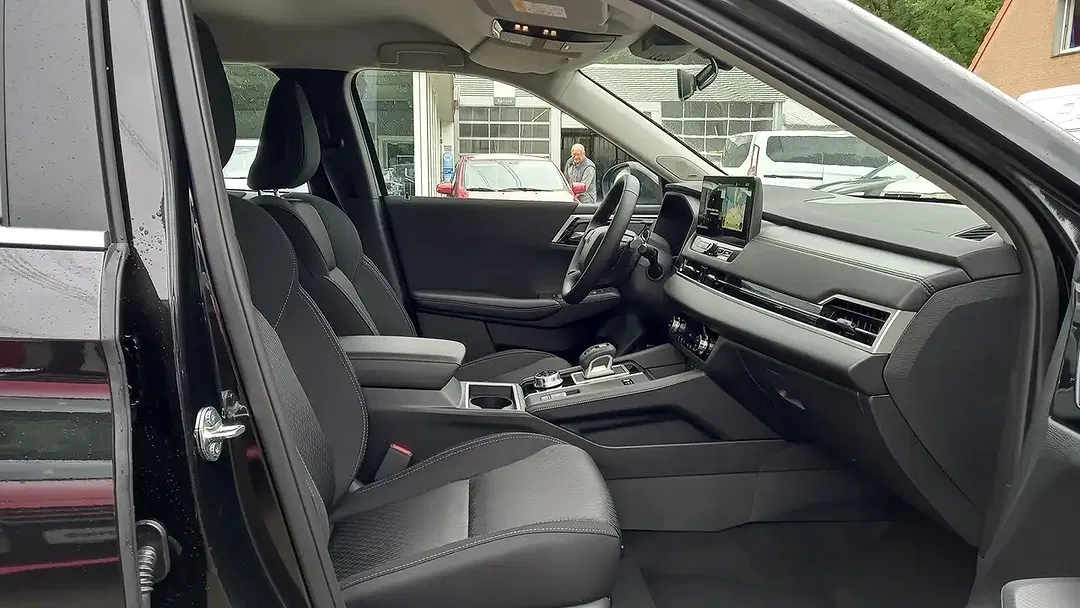 Mitsubishi Outlander - Thumbnail 5