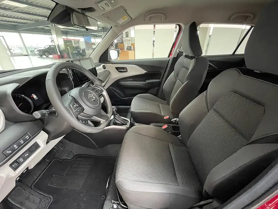 Suzuki Swift - Thumbnail 8