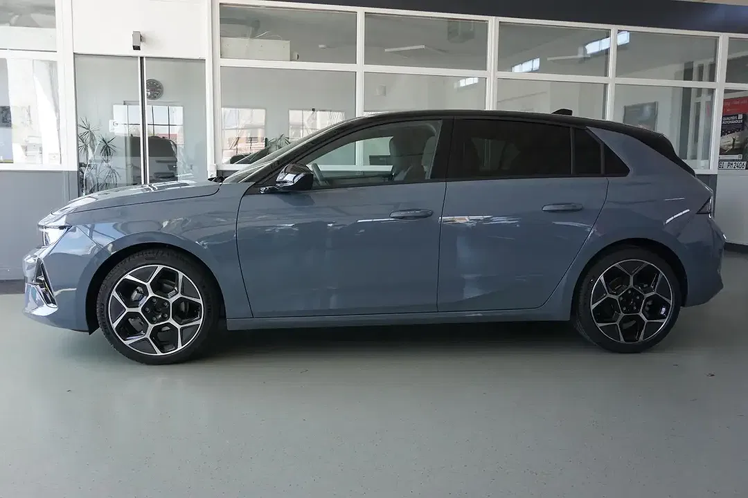 Opel Astra - Thumbnail 9