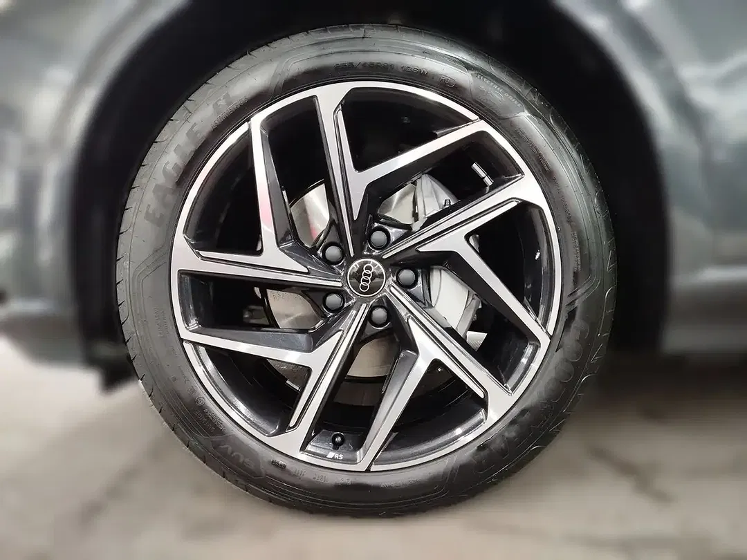 Audi Q6 e-tron - Thumbnail 3