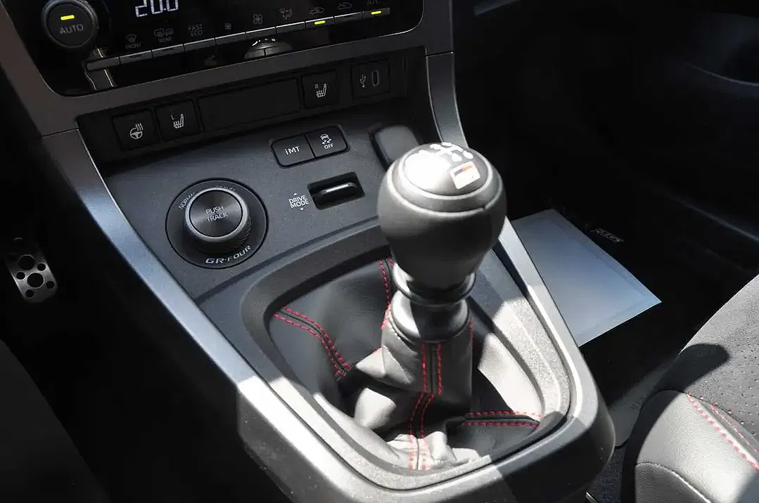 Toyota Yaris - Thumbnail 12