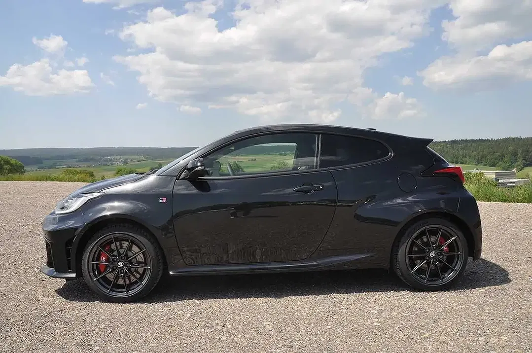 Toyota Yaris - Thumbnail 2