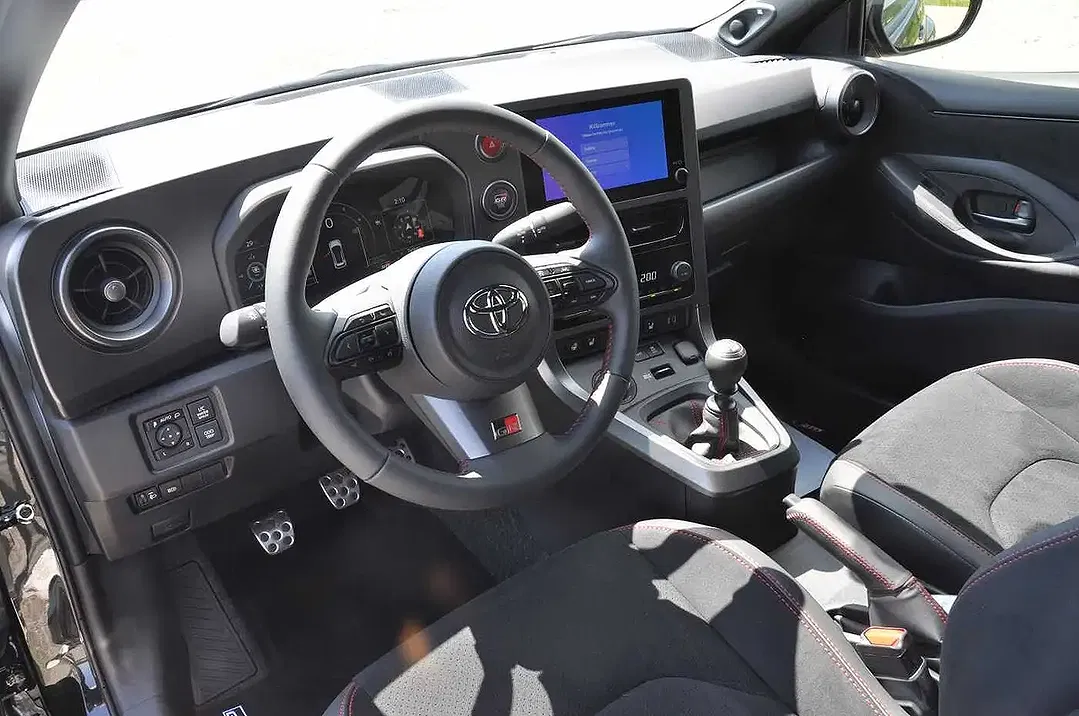 Toyota Yaris - Thumbnail 8