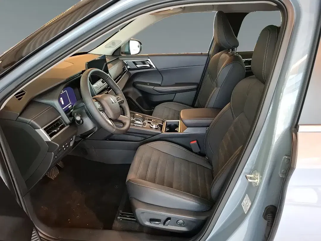 Mitsubishi Outlander - Thumbnail 10