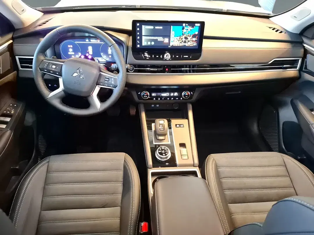 Mitsubishi Outlander - Thumbnail 11