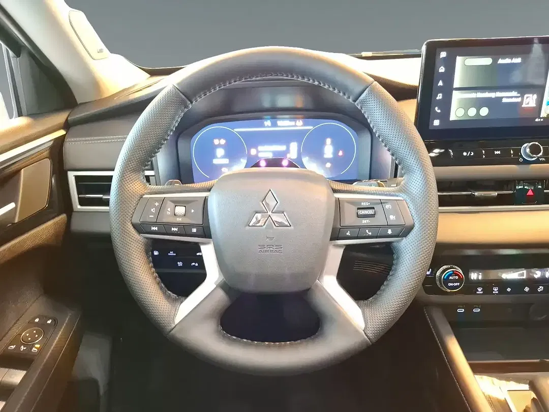 Mitsubishi Outlander - Thumbnail 13
