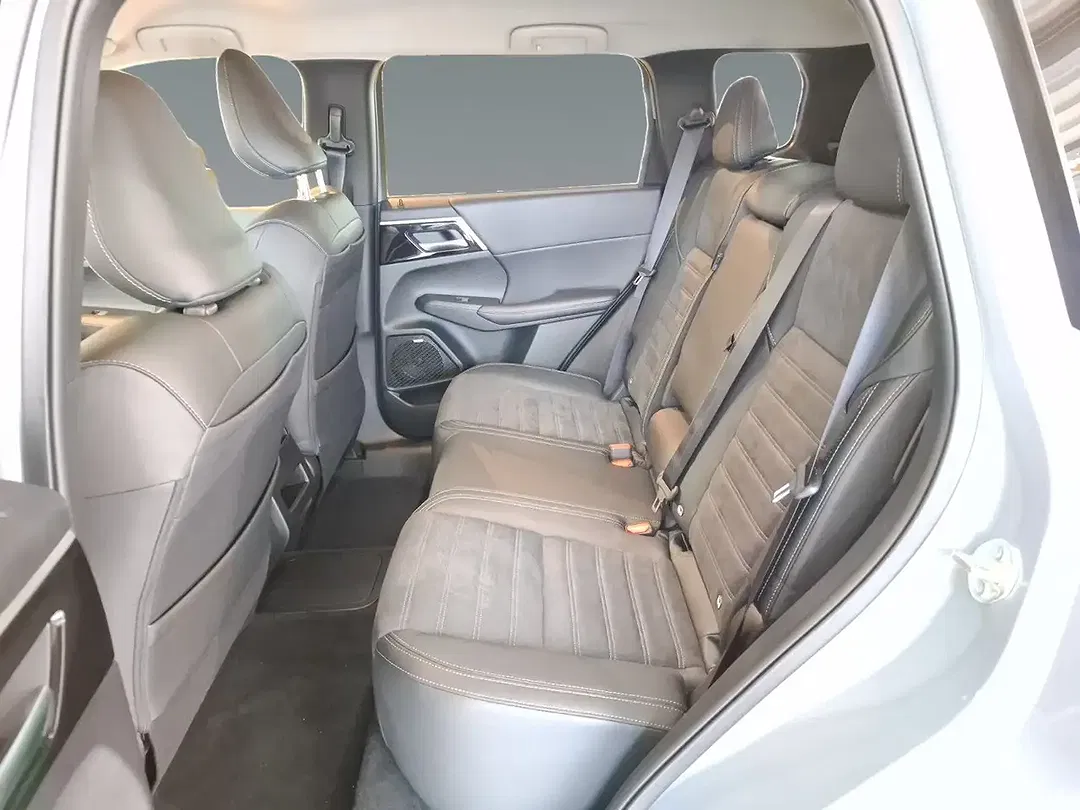 Mitsubishi Outlander - Thumbnail 14