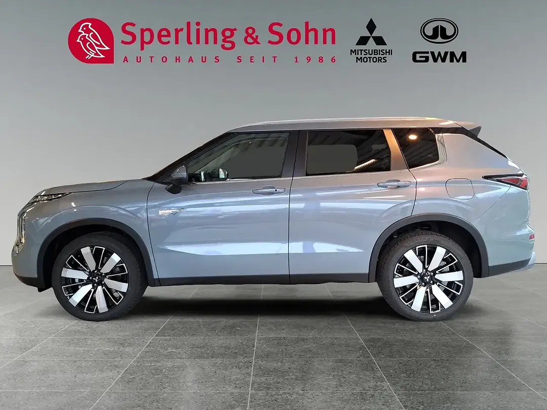 Mitsubishi Outlander - Thumbnail 3