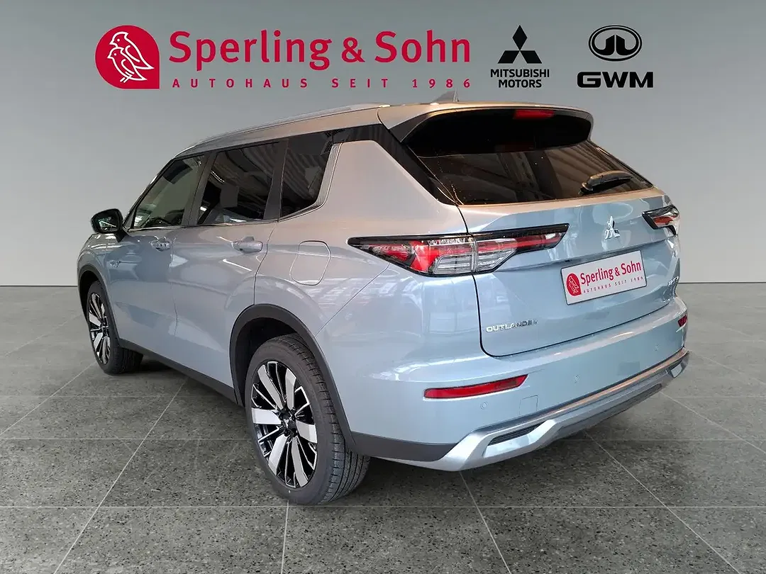 Mitsubishi Outlander - Thumbnail 4
