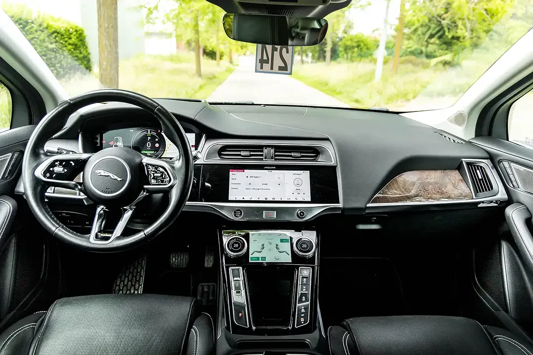 Jaguar I-Pace - Thumbnail 15
