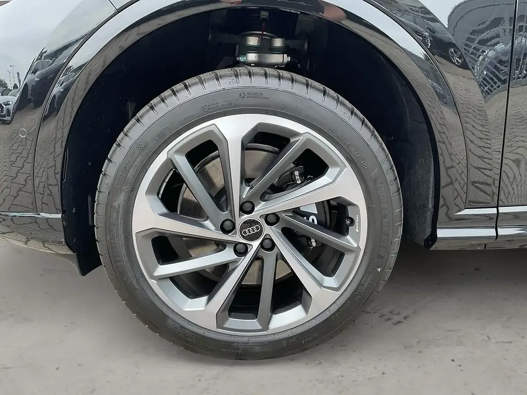 Audi SQ5 - Thumbnail 13