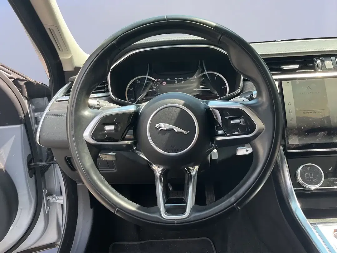 Jaguar XF - Thumbnail 10