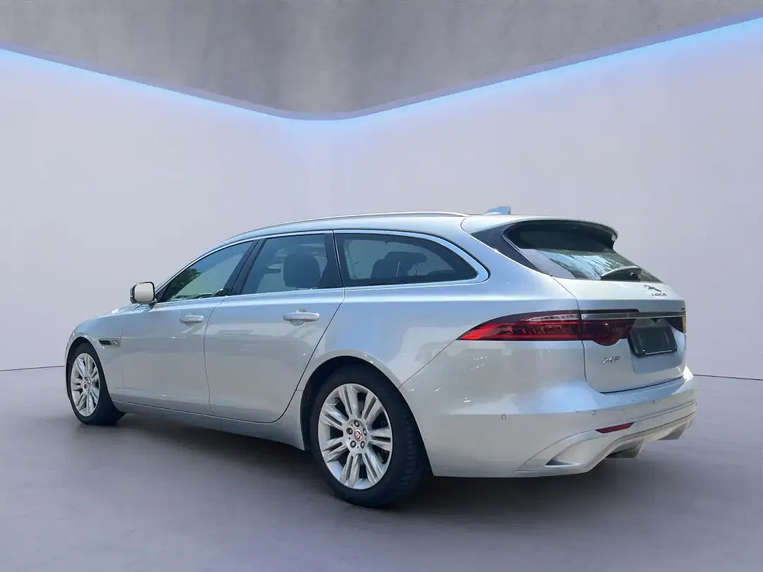 Jaguar XF - Thumbnail 2