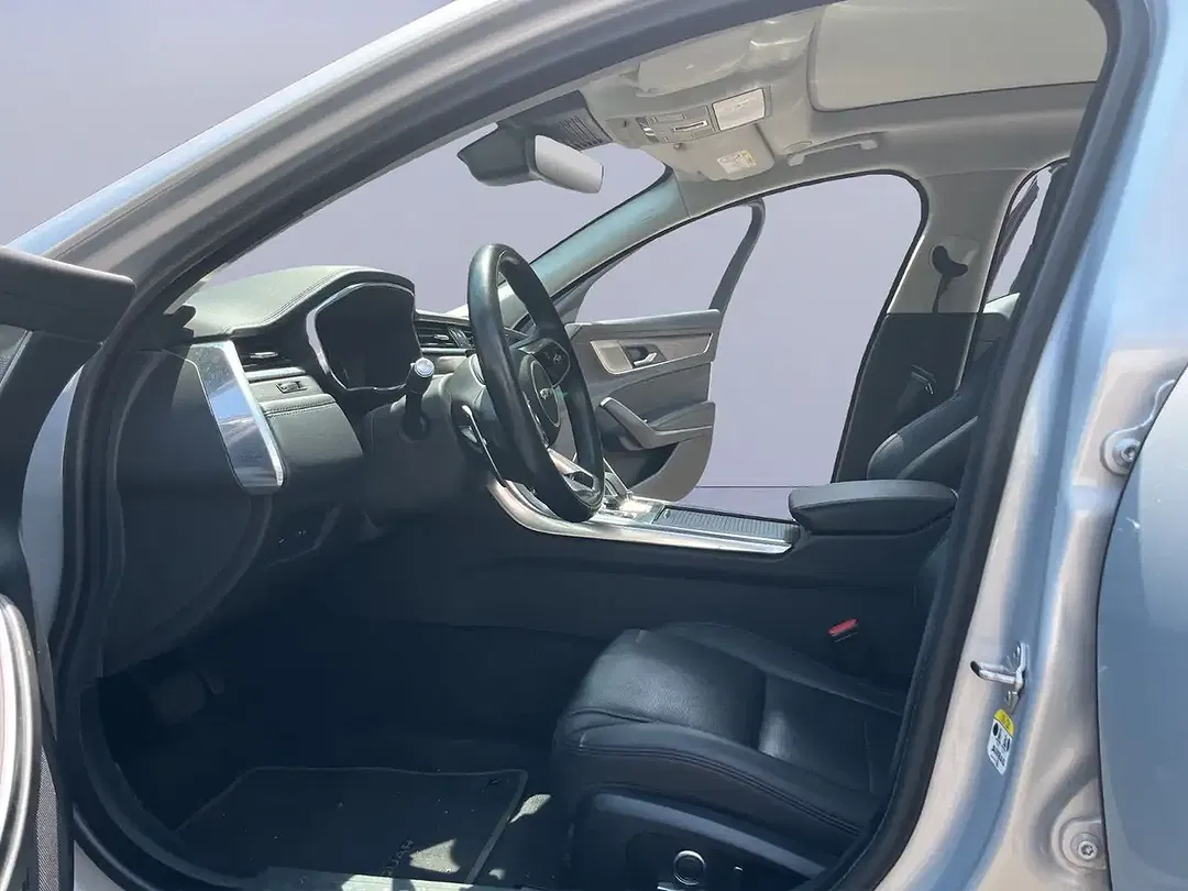 Jaguar XF - Thumbnail 8