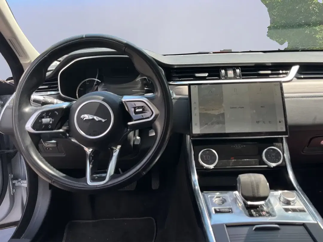 Jaguar XF - Thumbnail 9