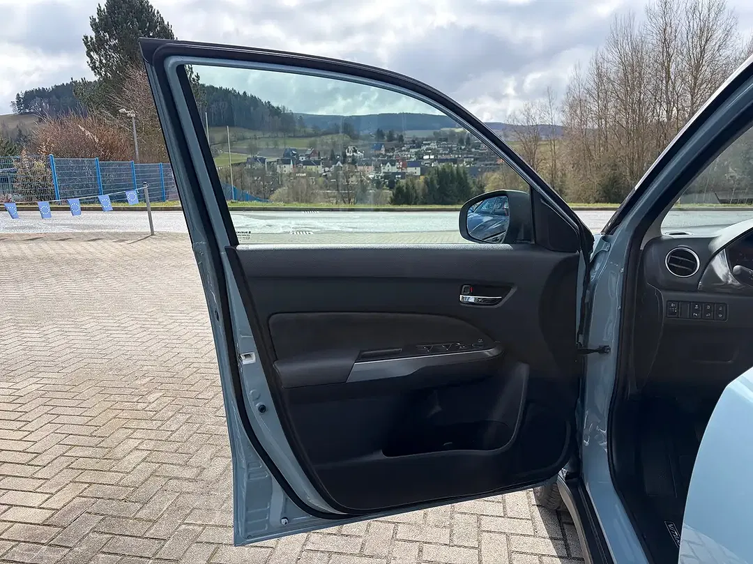 Suzuki Vitara - Thumbnail 13