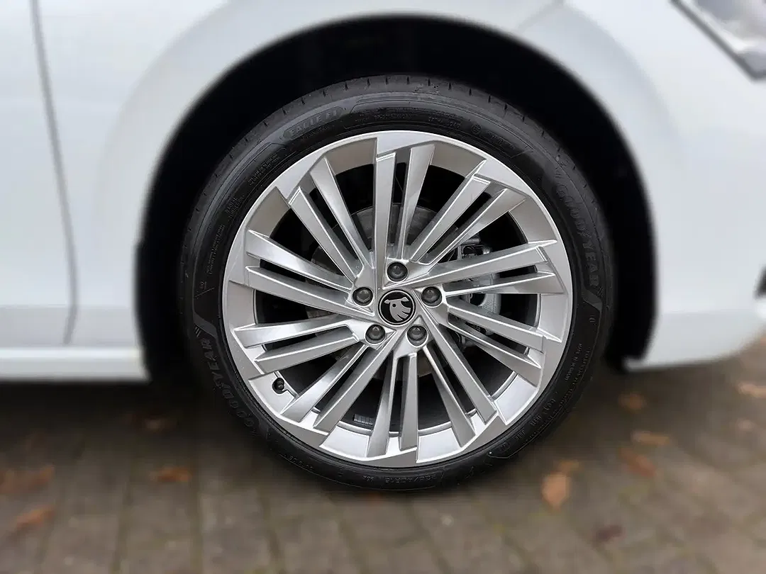 Skoda Superb - Thumbnail 5