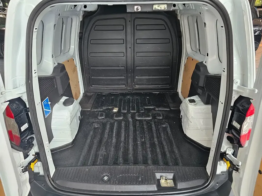 Ford Transit Courier - Thumbnail 14