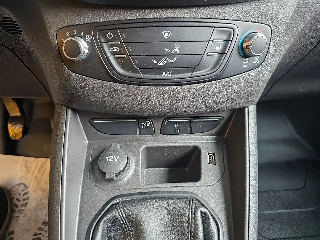 Ford Transit Courier - Thumbnail 8