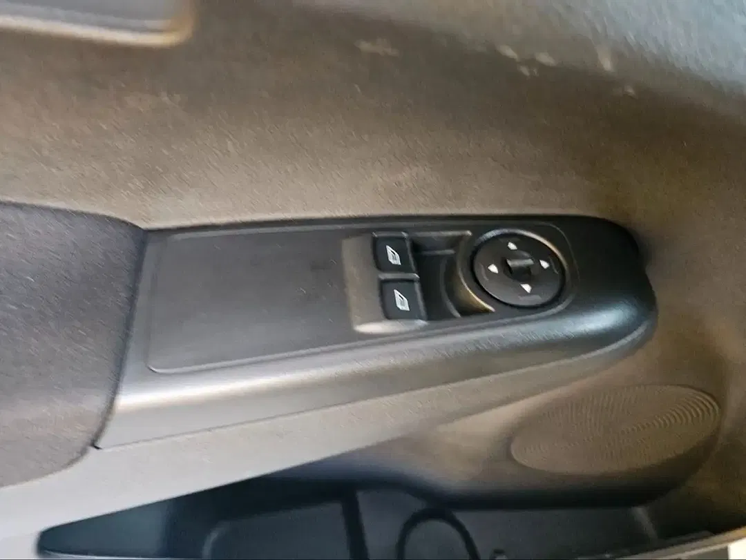 Ford Transit Courier - Thumbnail 9