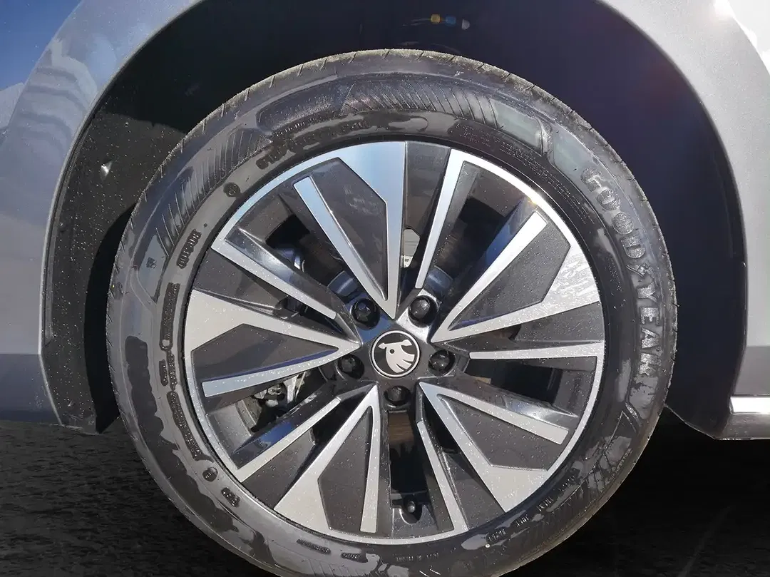Skoda Superb - Thumbnail 5