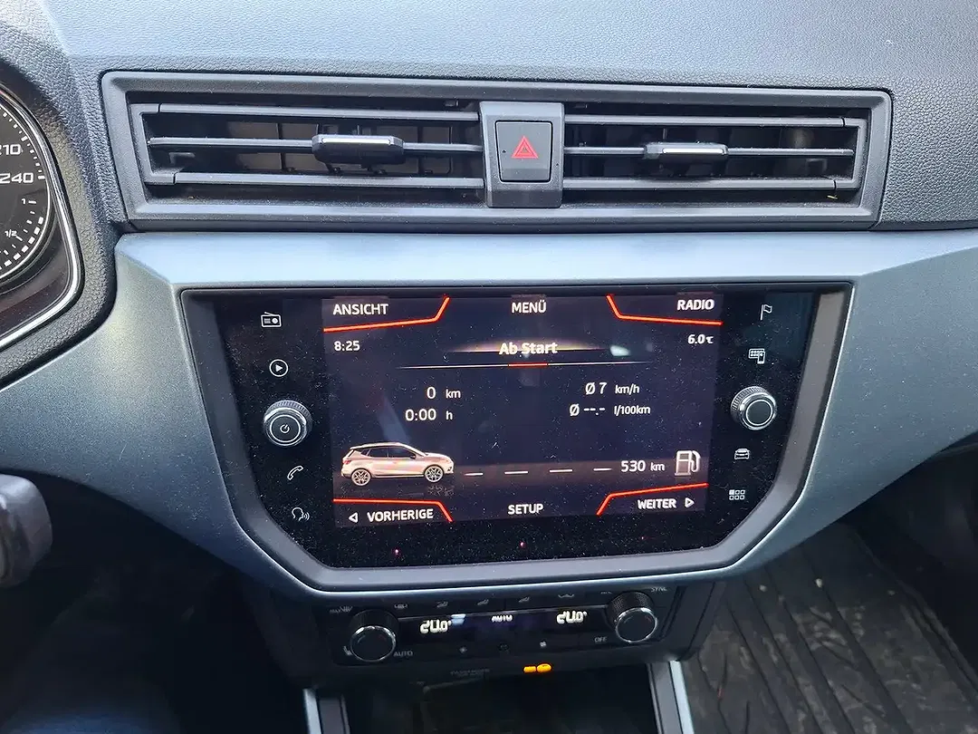 SEAT Arona - Thumbnail 3