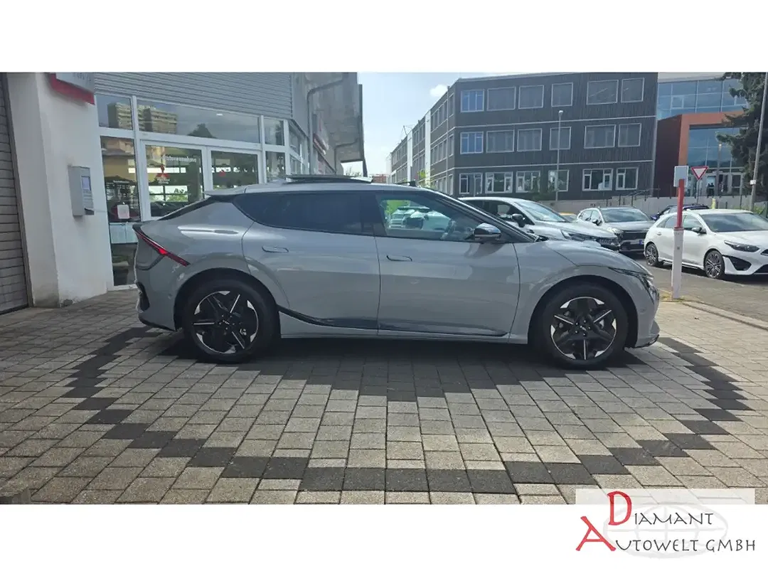 Kia EV6 - Thumbnail 4