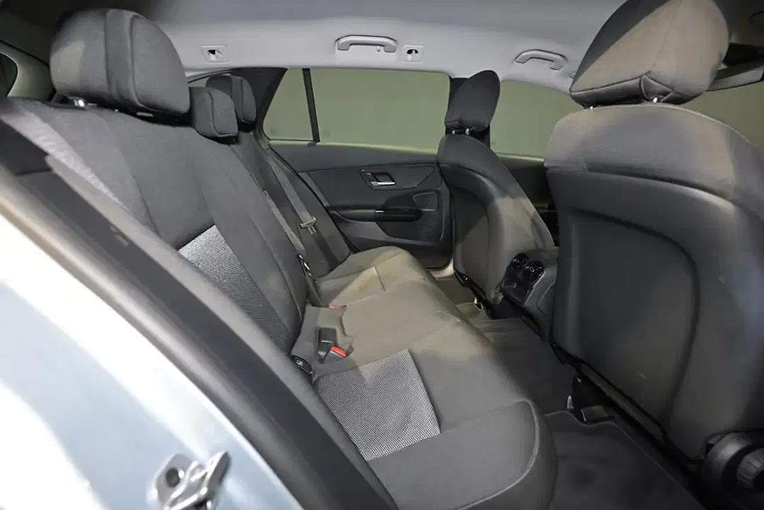 Mercedes-Benz C 200 - Thumbnail 21