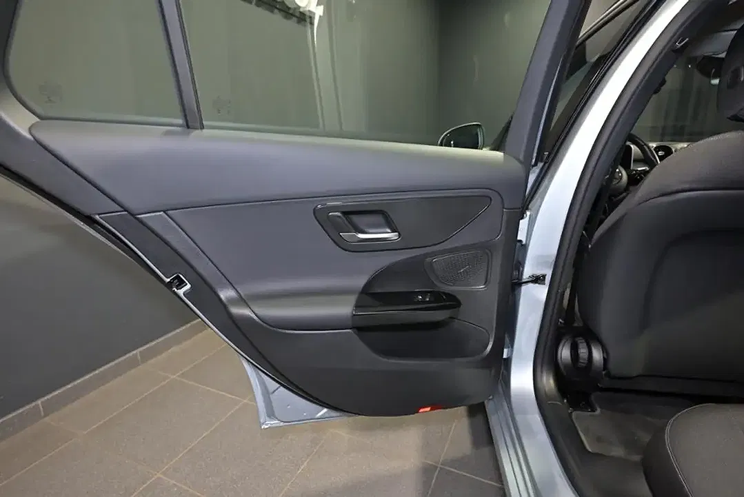 Mercedes-Benz C 200 - Thumbnail 25