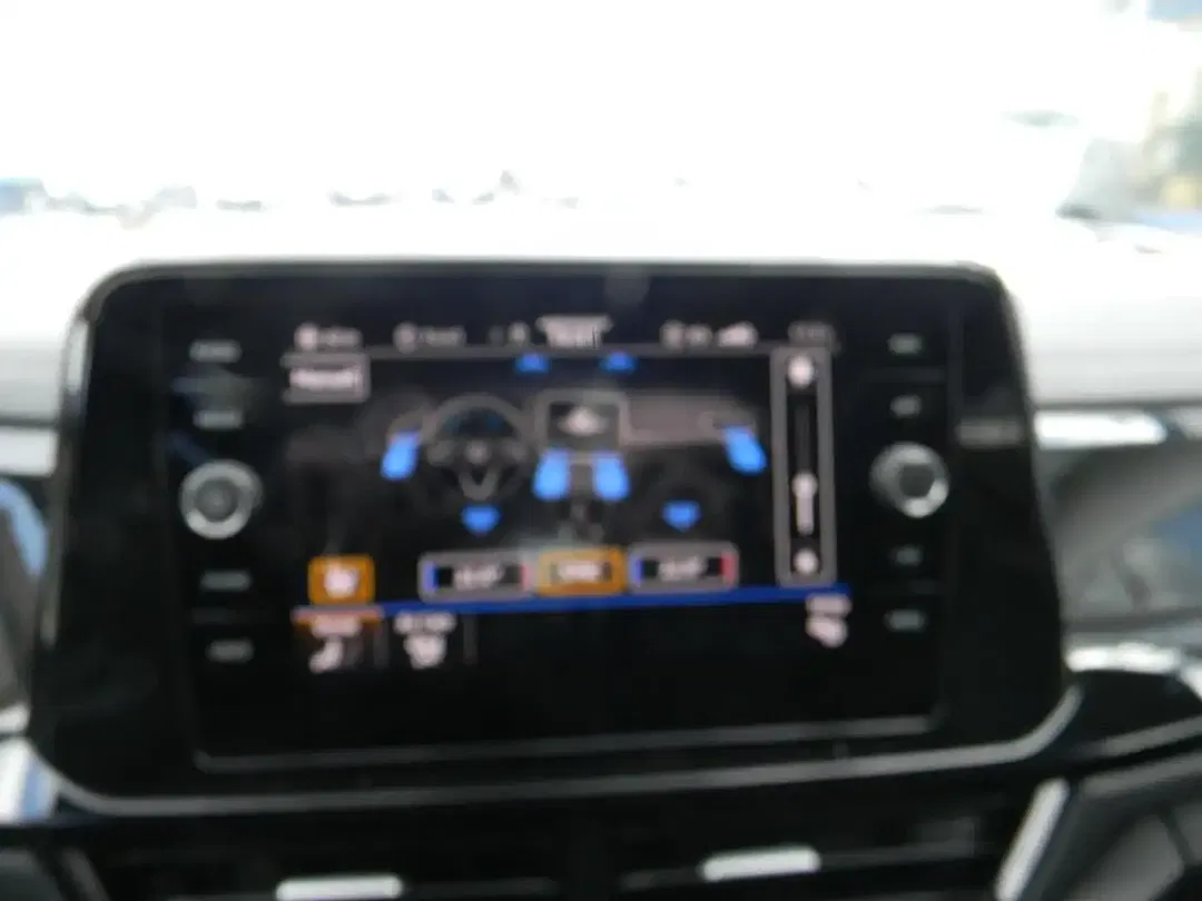 Volkswagen T-Roc - Thumbnail 18