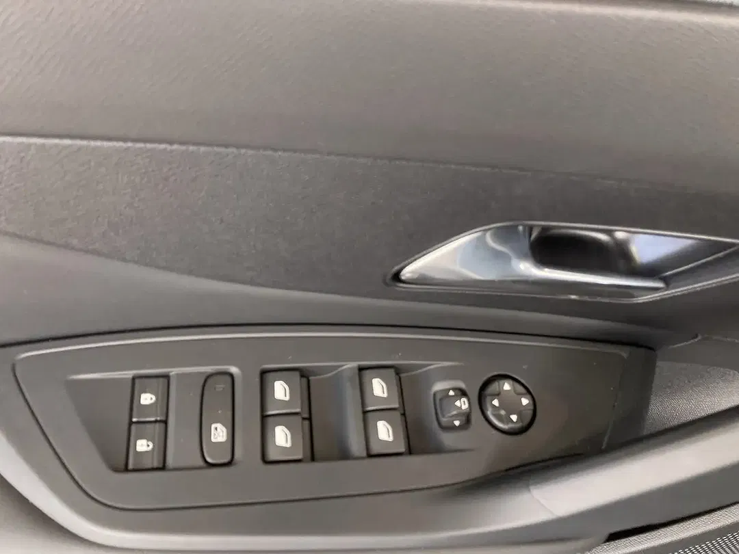 Peugeot 308 - Thumbnail 12