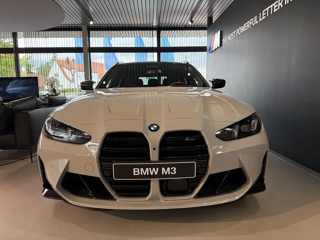 BMW M3 - Thumbnail 2