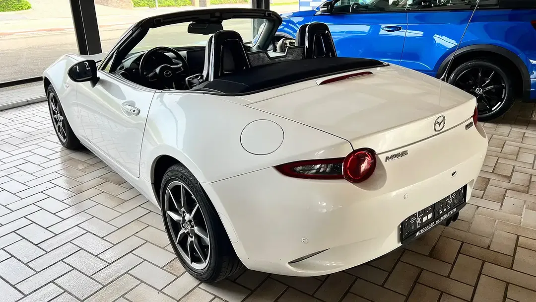 Mazda MX-5 - Thumbnail 3