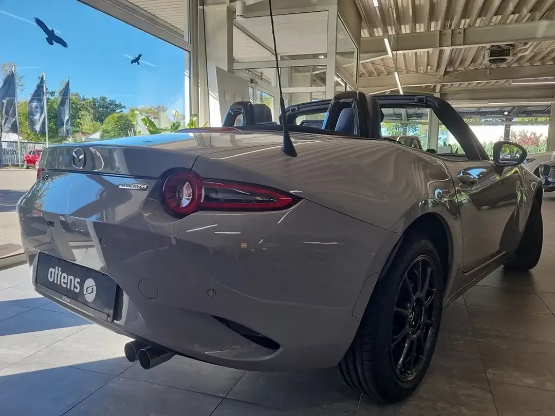 Mazda MX-5 - Thumbnail 3