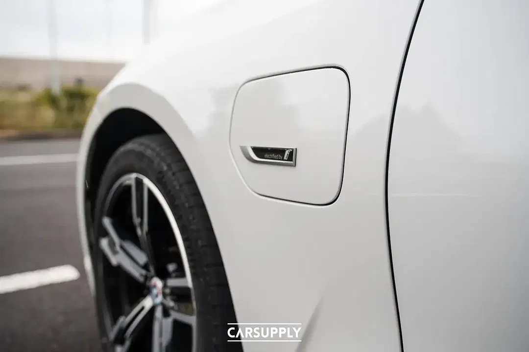 BMW 330 - Thumbnail 11