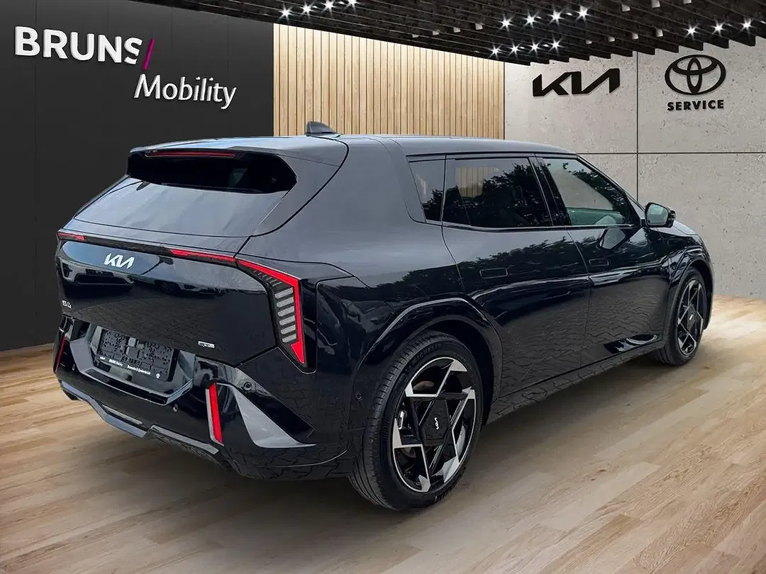 Kia EV4 - Thumbnail 4