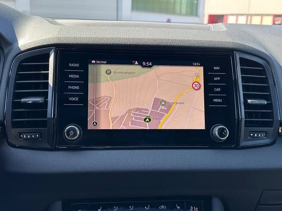 Skoda Karoq - Thumbnail 10