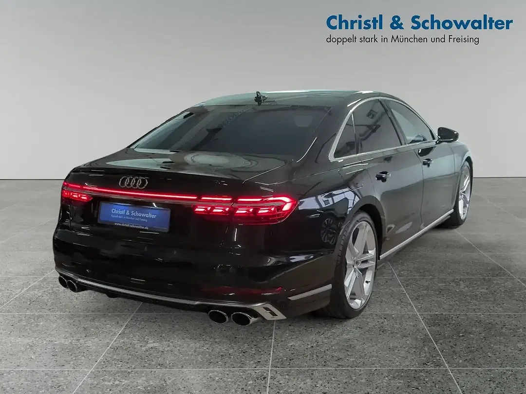 Audi S8 - Thumbnail 3