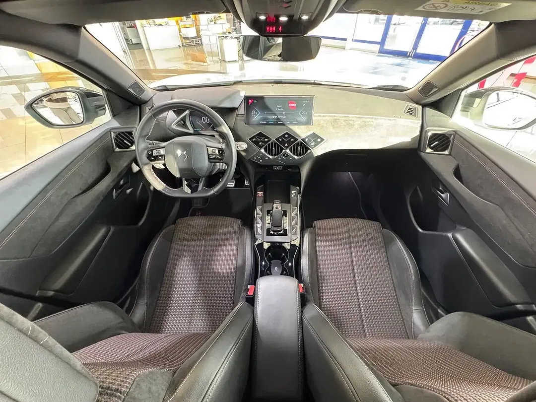 DS Automobiles DS 3 - Thumbnail 10