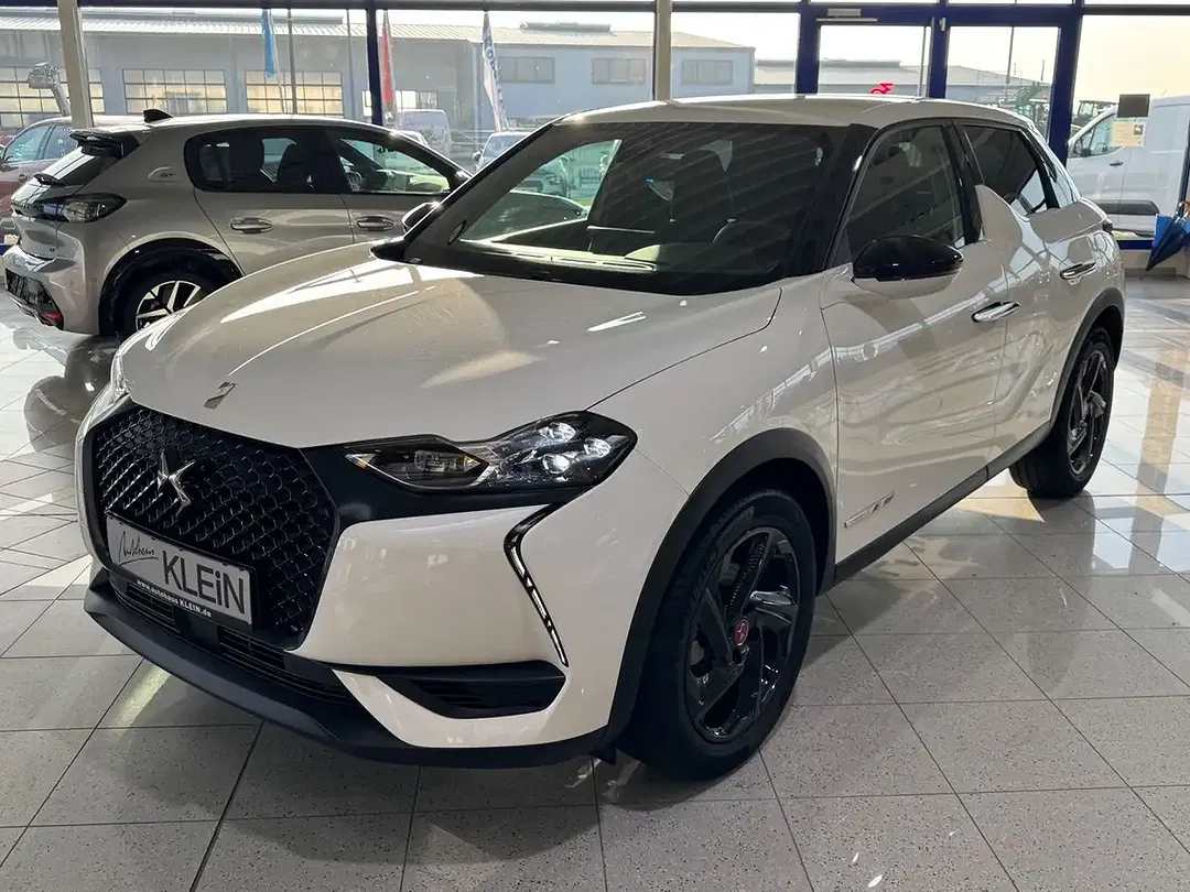 DS Automobiles DS 3 - Thumbnail 2